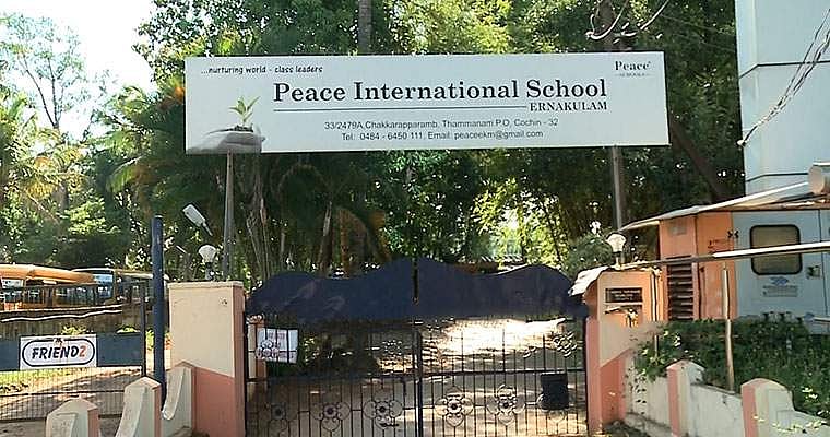 പീസ് ഇന്റര്‍നാഷണല്‍ സ്‌കൂളിനെതിരായ പരാതികള്‍ക്ക് ഹൈക്കോടതി സ്‌റ്റേ