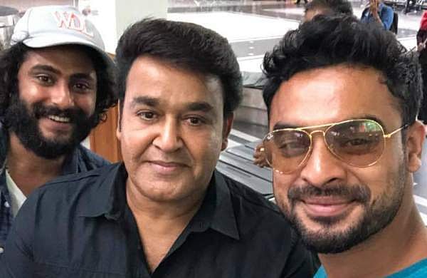 ലാലേട്ടനും ആന്റണിക്കുമൊപ്പം ടൊവിനോയുടെ ഈസ്റ്റര് സെല്ഫി