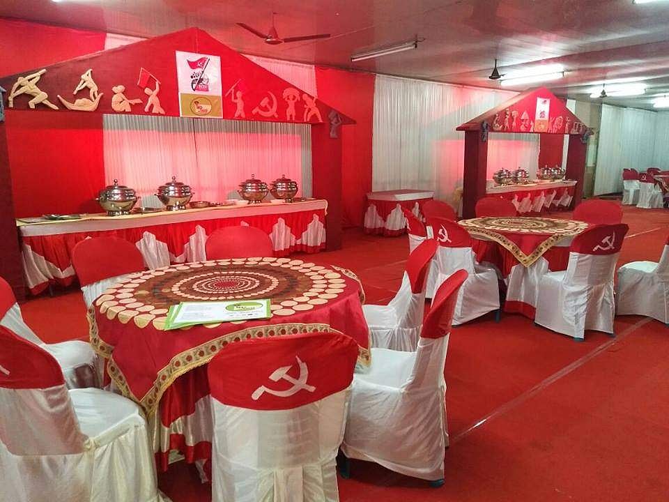 "അശ്ലീലമായ ഉപഭോഗസംസ്‌കാരത്തിനും കെട്ടുകാഴ്ചകള്‍ക്കും നിറം പകരാനുള്ളതല്ല രക്തസാക്ഷികള്‍ ചുവപ്പിച്ച കൊടി"