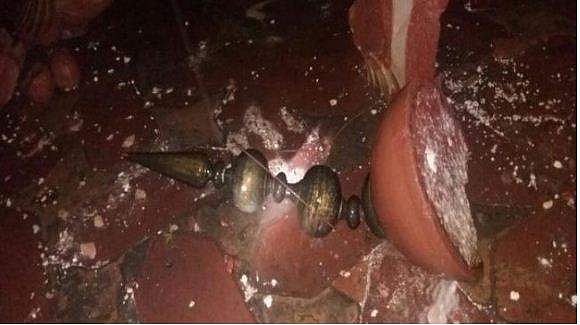 ശക്തമായ മഴയില്‍ താജ്മഹലിന്റെ തൂണ്‍ പൊളിഞ്ഞു വീണു