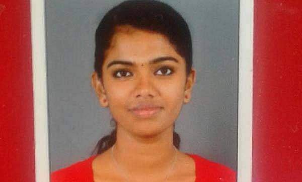 കൂട്ടുകാരുടെ പ്രണയബന്ധം എതിര്‍ത്തു: ഭീഷണിയെത്തുടര്‍ന്ന് വിദ്യാര്‍ത്ഥിനി ജീവനൊടുക്കി