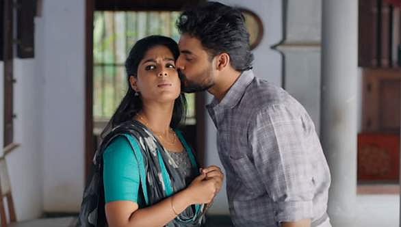 തീവണ്ടി കുതിക്കുന്നു: അഞ്ച് ദിവസം കൊണ്ട് പാട്ട് കണ്ടത് പതിനൊന്ന് ലക്ഷം ആളുകള്‍