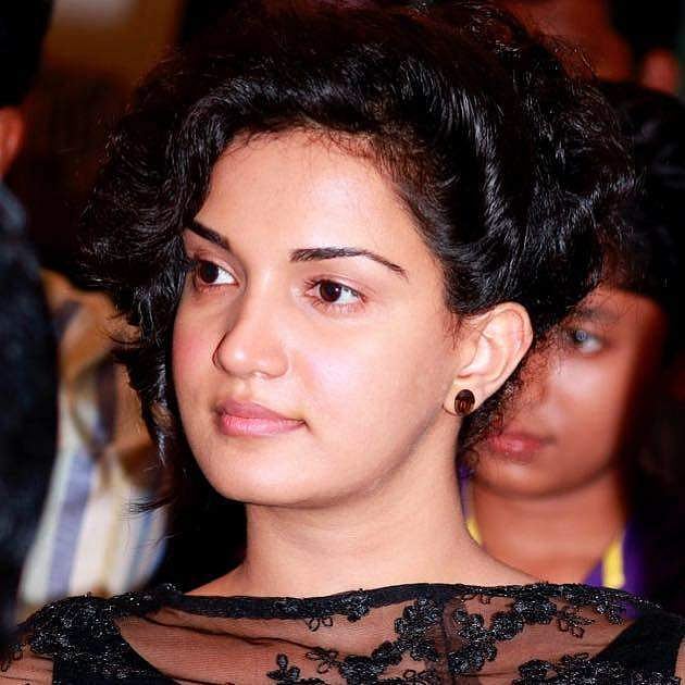 നമ്മുടെ പൊലീസിന് നിരപരാധികളെ സ്‌റ്റേഷനില്‍ അടിച്ചു കൊല്ലാന്‍ മാത്രമേ സാധിക്കു: ഹണി റോസ്
