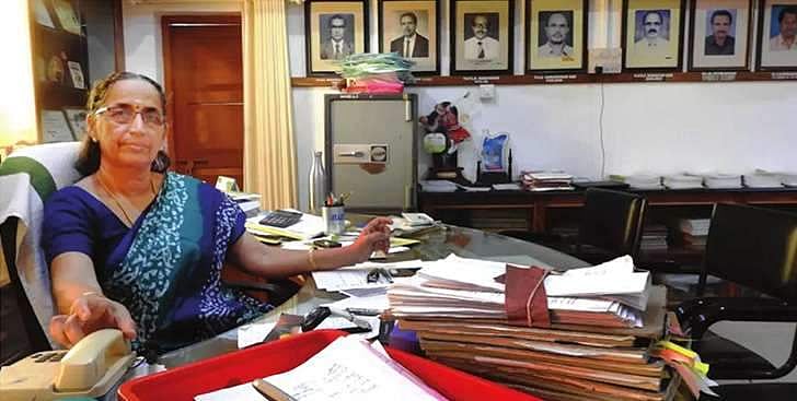 പ്രിന്‍സിപ്പളിനെ അവഹേളിച്ച് നാട്ടിലും ലഘുലേഖ; 'നാട്ടുകാരുടെ മനസ്സില്‍ എന്നേ മരിച്ചു'