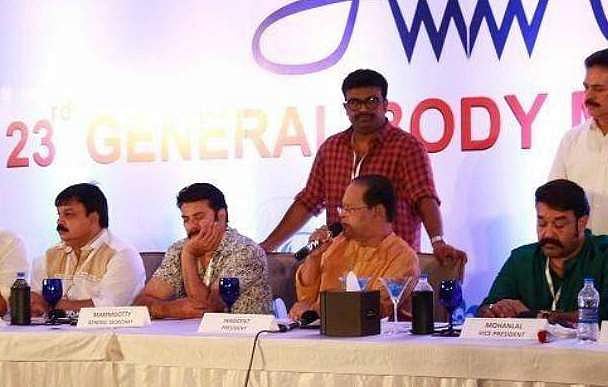 അമ്മയില്‍ നേതൃസ്ഥാനത്തേക്ക് കരുനീക്കങ്ങള്‍ സജീവം ; ഇടവേള ബാബുവിനെ പ്രസിഡന്റാക്കാന്‍ ദിലീപ് വിഭാഗം, എതിര്‍പ്പുമായി വനിതാകൂട്ടായ്മ