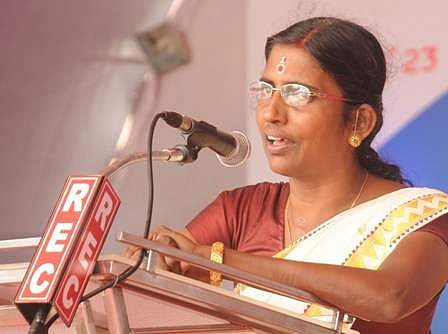 അഴിമതിയുടെ പേരില്‍ ക്ഷേത്രങ്ങള്‍ പിടിച്ചടക്കുന്നതിനെ ന്യായീകരിച്ച മുഖ്യമന്ത്രി എന്തുകൊണ്ട് ഇതരസമുദായങ്ങളിലെ അഴിമതികള്‍ കാണുന്നില്ല : കെപി ശശികല