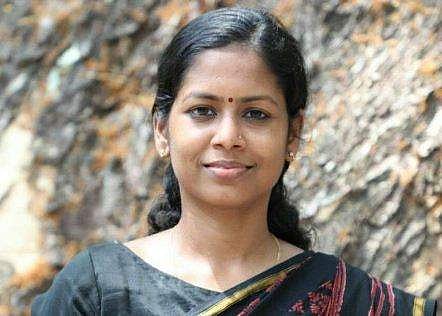 സാമൂഹിക മാധ്യമങ്ങളില്‍ അക്രമിക്കപ്പെടുന്നതായി അശ്വതി ജ്വാലയുടെ പരാതി; വനിത കമ്മീഷന്‍ കേസെടുത്തു