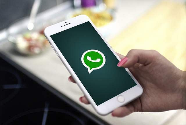 വാട്സ് ആപ്പ് പ്രണയം : വീട്ടുകാരുടെ കണ്ണുവെട്ടിച്ച് 15 കാരി ട്രെയിനിൽ നിന്നും മുങ്ങി, വലഞ്ഞ് ബന്ധുക്കളും പൊലീസും