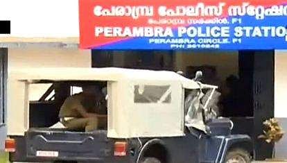 ബോംബേറ് കേസ് : മോചിപ്പിച്ച പ്രതിയെ സിപിഎം പൊലീസിന് മുന്നിൽ ഹാജരാക്കി