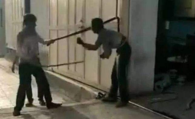 ഗുജറാത്തില്‍ ദളിത് യുവാവിനെ കെട്ടിയിട്ട് തല്ലിക്കൊന്നു; വീഡിയോ സോഷ്യല്‍ മീഡിയയില്‍ വൈറല്‍