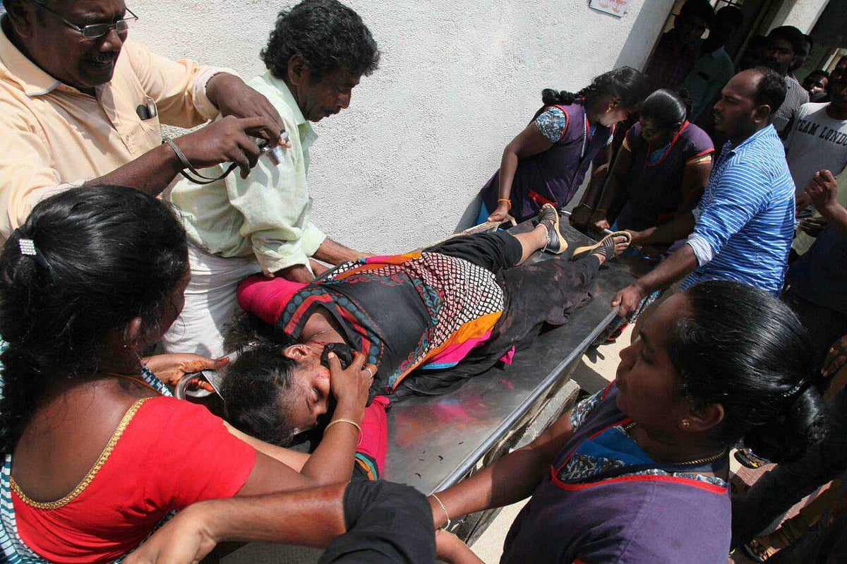 തൂത്തുക്കുടിയില്‍ സമരക്കാര്‍ക്ക് നേരെ പൊലീസ് വെടിവെയ്പ്; പത്തുപേര്‍ കൊല്ലപ്പെട്ടു; സ്ത്രീകളുള്‍പ്പെടെ നിരവധിപേര്‍ ഗുരുതരാവസ്ഥയില്‍
