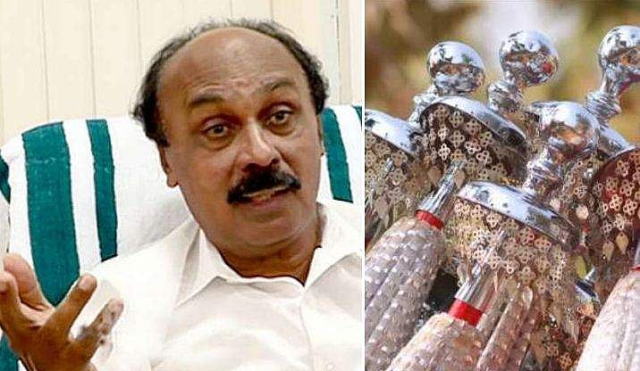 പൊരിവെയിലത്ത് മുത്തുക്കുടയും വാദ്യമേളവുമായി നാട്ടുകാര്‍ കാത്തുനിന്നു; കാര്‍ നിര്‍ത്താതെ മന്ത്രി പാഞ്ഞു