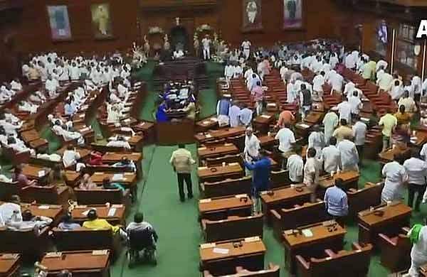 ബിജെപി ബഹിഷ്കരിച്ചു, കര്ണാടകയില് കുമാരസ്വാമിക്കു വിശ്വാസവോട്ട്