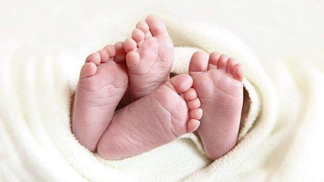 രണ്ട് നവജാതശിശുക്കള് റെയില്വേ സ്റ്റേഷന് ശുചിമുറിയില് ഉപേക്ഷിക്കപ്പെട്ട നിലയില്