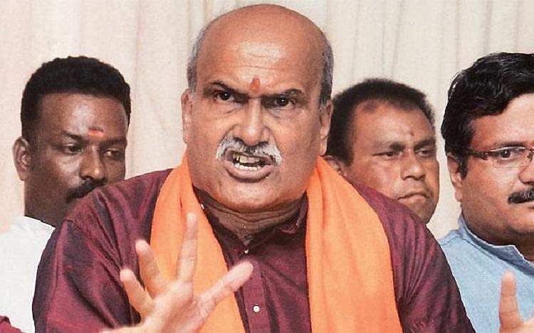 എല്ലാ കോണ്‍ഗ്രസ് സ്ഥാനാര്‍ത്ഥികളെയും വിലക്കണമെന്ന്  ശ്രീരാമസേന