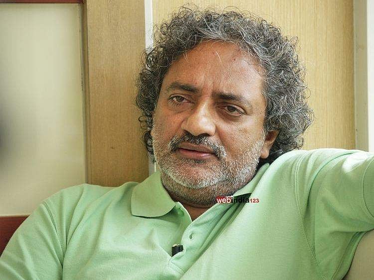 അച്ചാര്‍ കച്ചവടക്കാരില്‍ നിന്നും അടിവസ്ത്ര വ്യാപാരികളില്‍ നിന്നും അവാര്‍ഡ് വാങ്ങാന്‍ ഒരു ചമ്മലുമില്ല : ജോയ് മാത്യു