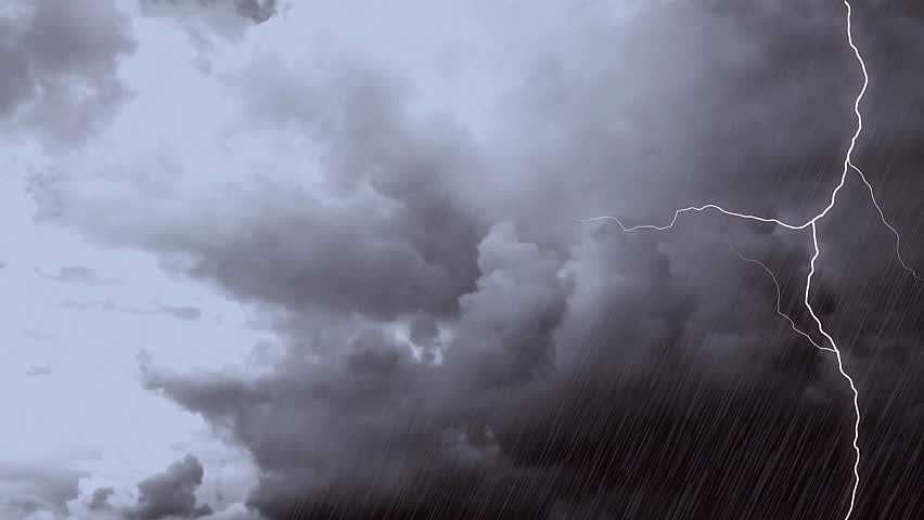 കേരളമടക്കം 13 സംസ്ഥാനങ്ങളില്‍ ശക്തമായ മഴയ്ക്കും ഇടിമിന്നലിനും സാധ്യതയെന്ന് മുന്നറിയിപ്പ് : ഹരിയാനയില്‍ സ്‌കൂളുകള്‍ അടച്ചു 
