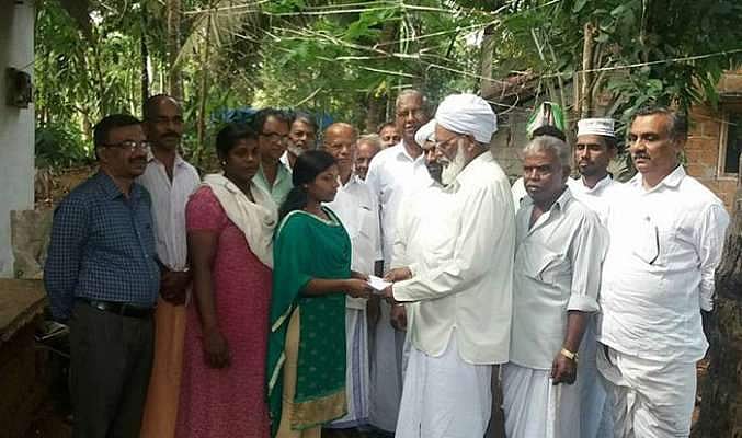 ഫീസടയ്ക്കാന്‍ പണമില്ല: ദലിത്‌ യുവതിയുടെ പഠനച്ചെലവ്‌ ഏറ്റെടുത്ത് മുസ്ലീം മഹല്ല് കമ്മിറ്റി 