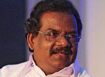 'ഒരാളെ ഉന്നം വെച്ച് കടത്തിവിട്ട 'ഒതുക്കല്‍ വൈറസ്' ബൂമറാങ്ങായതിന്റെ കെടുതികളാണ് കോണ്‍ഗ്രസില്‍ കാണുന്നത്' ; പന്തളം സുധാകരന്‍