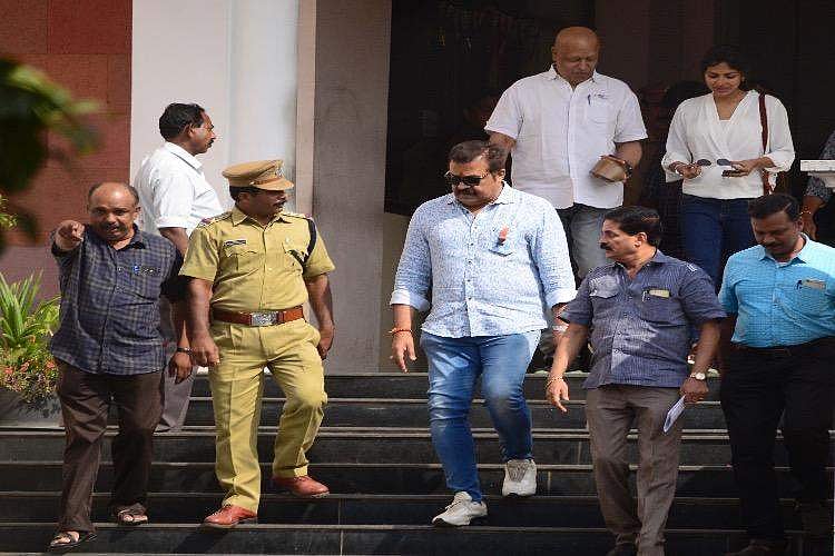വാഹന നികുതി വെട്ടിപ്പ്: സുരേഷ് ഗോപിക്കും അമലാ പോളിനുമെതിരെ കുറ്റപത്രം; ഫഹദിന്റെ കാര്യത്തില്‍ തീരുമാനമായില്ല