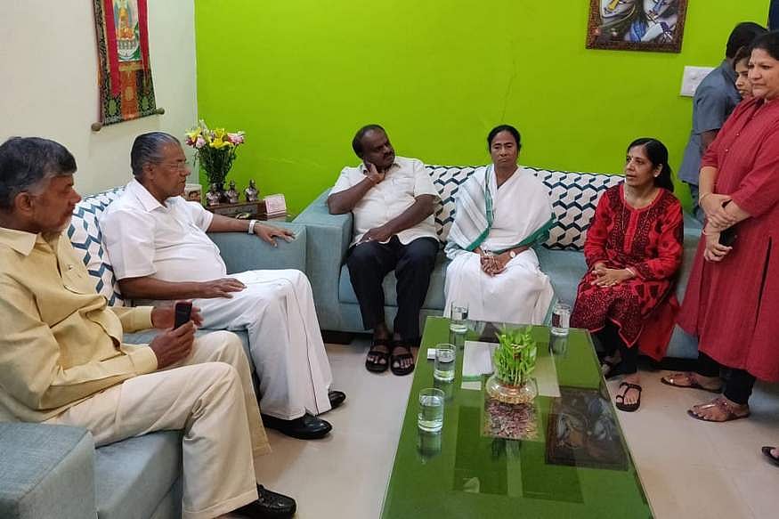 പിണറായി ഉള്‍പ്പടെ 4 മുഖ്യമന്ത്രിമാര്‍ മോദിയെ കണ്ടു; കെജ് രിവാളിന്റെ സമരം അവസാനിപ്പിക്കാന്‍ ഇടപെടണം