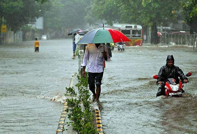 പ്രളയത്തില്‍ കുടുങ്ങിയവര്‍ക്ക് ലിഫ്റ്റ് നല്‍കിയത് കുറ്റം ; മുംബൈയില്‍ മലയാളിക്ക് പിഴശിക്ഷ