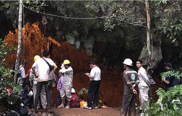 12 കുട്ടികളും ഫുട്‌ബോള്‍ കോച്ചും ഗുഹയ്ക്കുള്ളില്‍; രക്ഷാപ്രവര്‍ത്തനം രണ്ടാം ദിനം പിന്നിട്ടിട്ടും ഫലം കണ്ടില്ല 