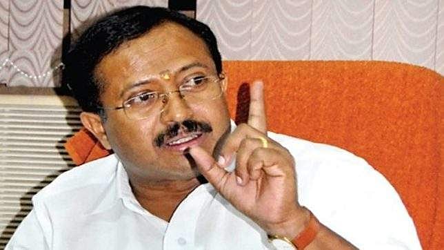 'ചിലര്‍ മറ്റുള്ളവരെക്കാള്‍ വലിയവര്‍ എന്ന സ്ഥിതിയാണ് അമ്മയില്‍' ; നടിമാരുടെ രാജിയെ പിന്തുണച്ച് വി മുരളീധരൻ