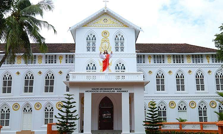 സിറോ മലബാര് സഭ ഭൂമിയിടപാടില് കള്ളപ്പണ ഇടപാട് ? ; ഇടനിലക്കാരുടെയും ഭൂമി വിറ്റവരുടെയും അക്കൗണ്ടുകള് മരവിപ്പിച്ചു, അന്വേഷണം സഭാ നേതൃത്വത്തിലേക്ക്