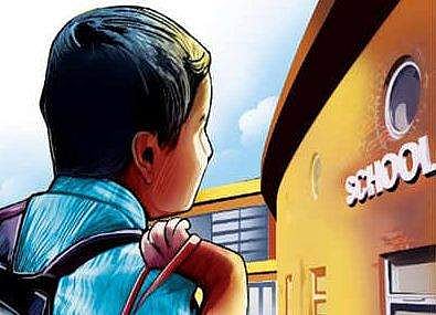 ഒന്നാം ക്ലാസുകാരന്‍ സ്‌കൂളില്‍ നിന്ന് ചാടി; ബസില്‍ നിന്ന് കണ്ടെത്തിയ കുട്ടിയെ  പൊലീസ് മിഠായി വാങ്ങിക്കൊടുത്ത് സ്‌കൂളില്‍ എത്തിച്ചു
