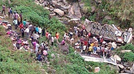 ഉത്തരാഖണ്ഡില്‍ ബസ് കൊക്കയിലേക്ക് മറിഞ്ഞ് 35 മരണം; രക്ഷാപ്രവര്‍ത്തനം പുരോഗമിക്കുന്നു