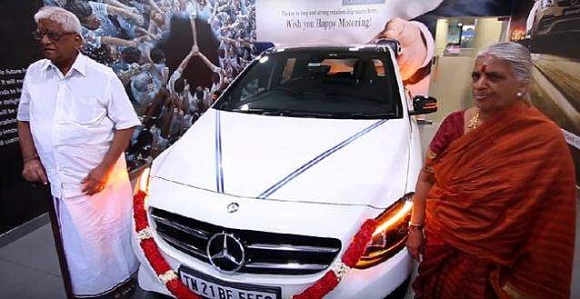 88-ാം വയസ്സില്‍ ബെന്‍സ് കാര്‍ സ്വന്തമാക്കി കര്‍ഷകന്‍; പൂവണിഞ്ഞത് എട്ടാം വയസ്സിലെ സ്വപ്നം
