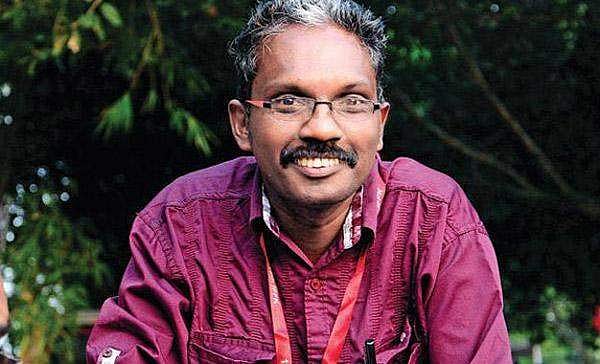 'ഇന്ദ്രന്‍സിന് ഗ്ലാമര്‍ കുറവായതുകൊണ്ടാണോ മോഹന്‍ലാലിനെ വേദിയിലേക്ക് ആനയിക്കുന്നത്'; സംസ്ഥാന പുരസ്‌കാര ചടങ്ങില്‍ സൂപ്പര്‍താരത്തെ മുഖ്യാതിഥിയാക്കുന്നതിനെ വിമര്‍ശിച്ച് ഡോ.ബിജു