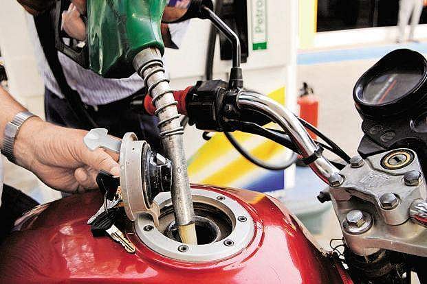 ഇന്ധനവില കുതിക്കുന്നു; പെട്രോള്‍ ലിറ്ററിന് ഇന്ന് കൂടിയത് 32 പൈസ