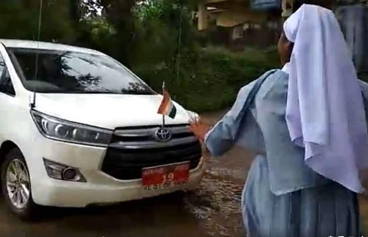ആന കാരണം ജീവിക്കാന്‍ നിര്‍വാഹമില്ല;  വനംമന്ത്രിയെ വഴിയില്‍ തടഞ്ഞ് കന്യാസ്ത്രീ 