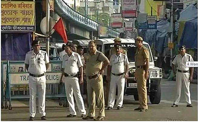 കുട്ടികളെ തട്ടിക്കൊണ്ടുപോകുന്നവരെന്ന് സംശയം ; സ്ത്രീകളെ നഗ്നരാക്കി ജനക്കൂട്ടം മര്‍ദിച്ചു