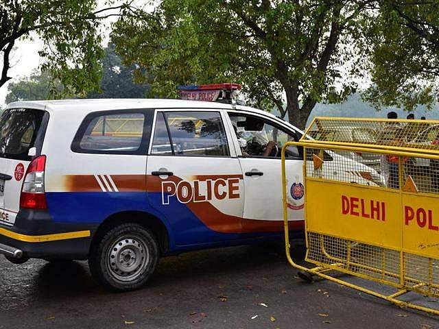എടിഎമ്മില്‍ നിന്ന് പണം പിന്‍വലിക്കുന്നതിനിടെ ഇവര്‍ പറ്റിച്ചത് 300ലധികം പേരെ;  പൊലീസ് പിടികൂടിയത് ഇങ്ങനെ 