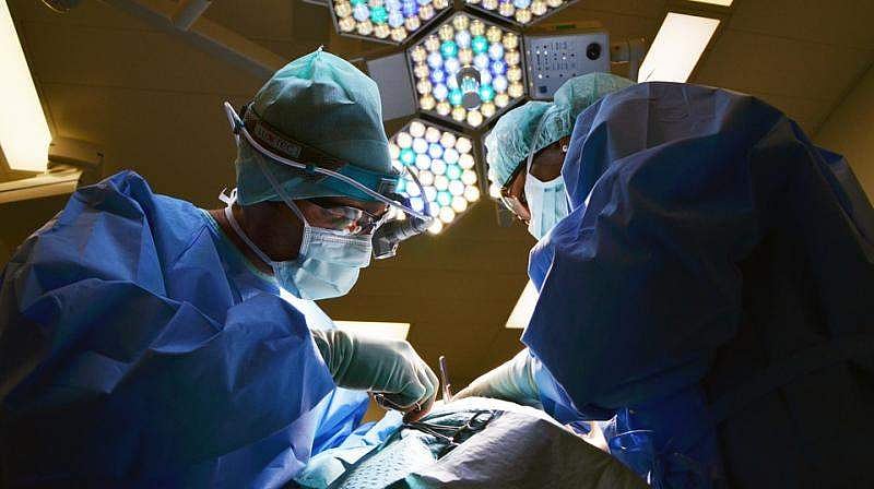 വയറുവേദനയുമായി ആശുപത്രിയില്‍ എത്തിയ പന്ത്രണ്ടുകാരിയുടെ വയറ്റില്‍ നിന്ന് കണ്ടെടുത്തത് മൂന്നരകിലോ തലമുടി 