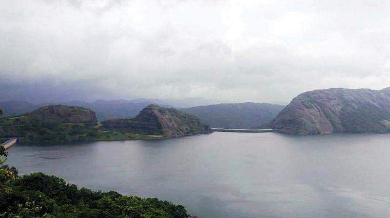 ഇടുക്കിയില്‍ മുന്‍കരുതല്‍ നടപടികള്‍ ; ചാലുകളിലെ തടസ്സങ്ങള്‍ നീക്കി തുടങ്ങി, ഏത് അടിയന്തര സാഹചര്യവും നേരിടാന്‍ സജ്ജമെന്ന് മന്ത്രി എം എം മണി