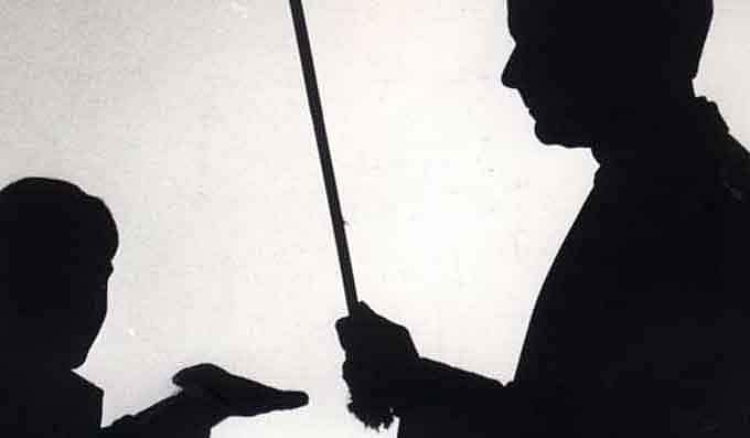 വണ്ടിപ്പെരിയാറില്‍ ഒന്നാം ക്ലാസ് വിദ്യാര്‍ത്ഥിയെ ക്രൂരമായി മര്‍ദിച്ചു; അധ്യാപികയ്ക്ക് സസ്‌പെന്‍ഷന്‍ 