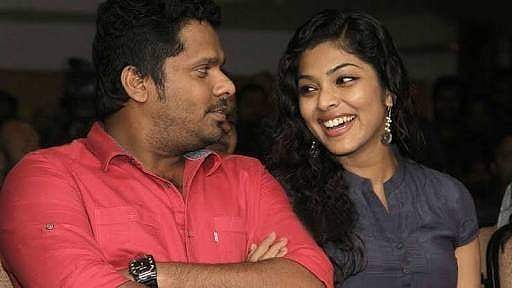 അഭിമന്യുവിന്റെ കുടുംബത്തിന് സഹായവുമായി ആഷിഖ് അബുവും റിമ കല്ലിങ്കലും