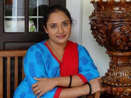 ഈ നടിക്കൊപ്പവും ഞങ്ങളുണ്ട്: നിഷ സാരംഗിന് പിന്തുണയുമായി ഡബ്ല്യൂസിസി