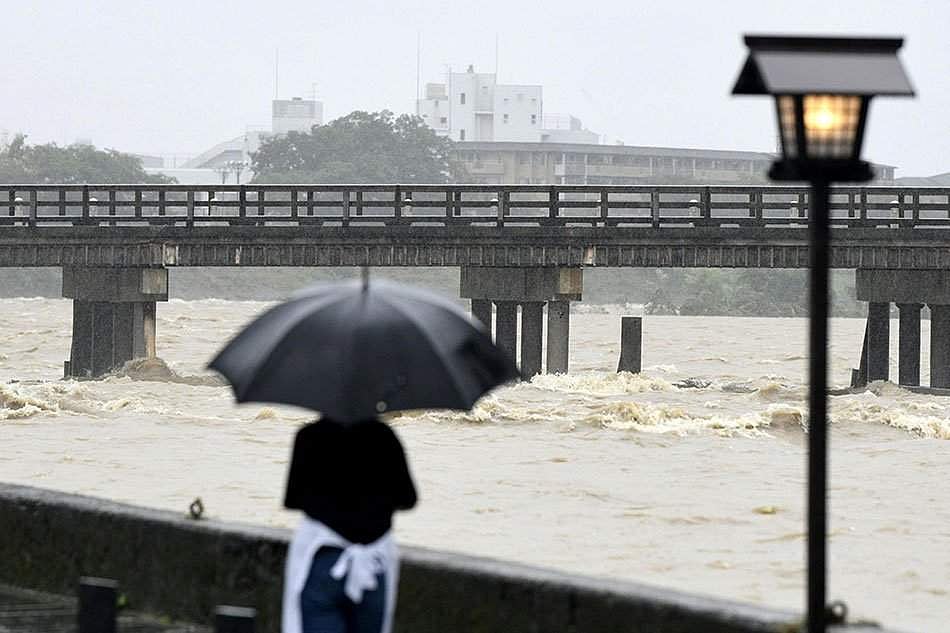കനത്ത മഴ; എറണാകുളം, വയനാട് ജില്ലകളിലെ വിദ്യാഭ്യാസ സ്ഥാപനങ്ങള്‍ക്ക് നാളെ അവധി