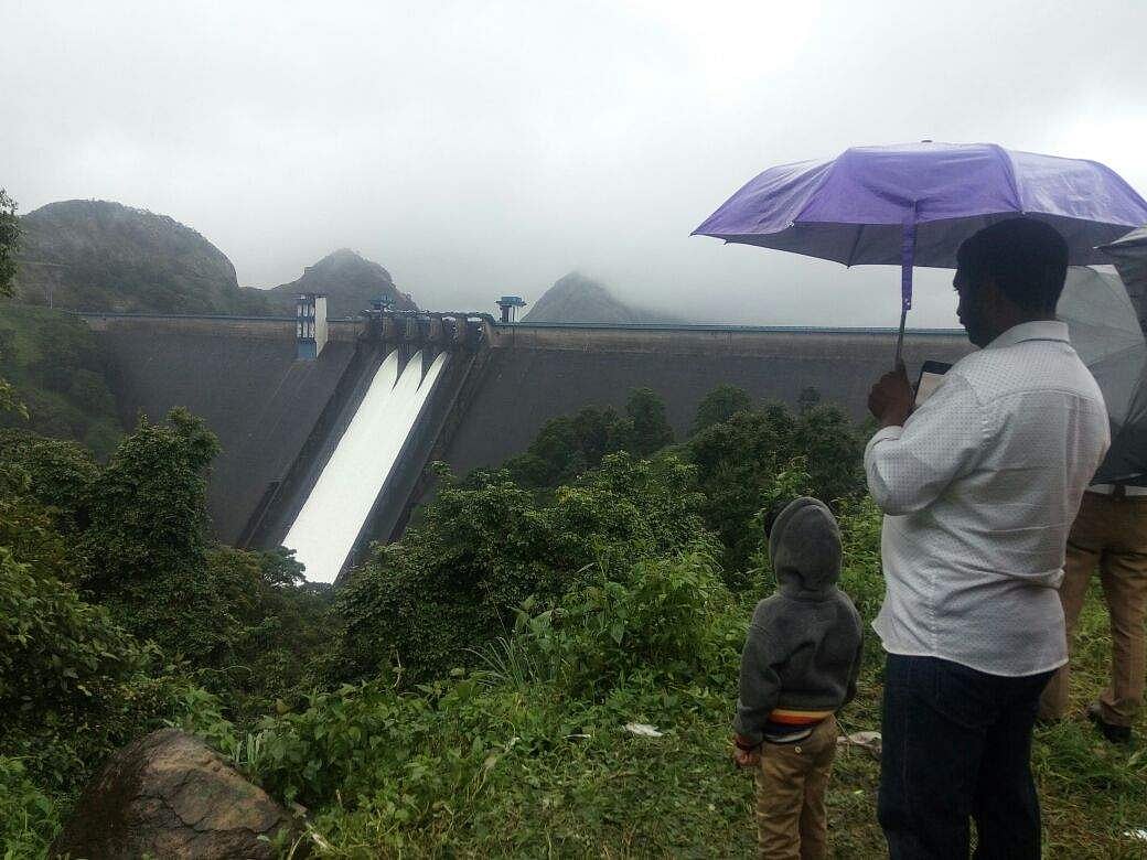 ഇടമലയാര് അടയ്ക്കും; ഇടുക്കിയില് നിന്നും കൂടുതല് വെള്ളം തുറന്നുവിടും: എംഎം മണി