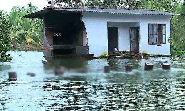 വെള്ളക്കെട്ടില്‍ വീണ് അമ്മയും മകളും മരിച്ചു