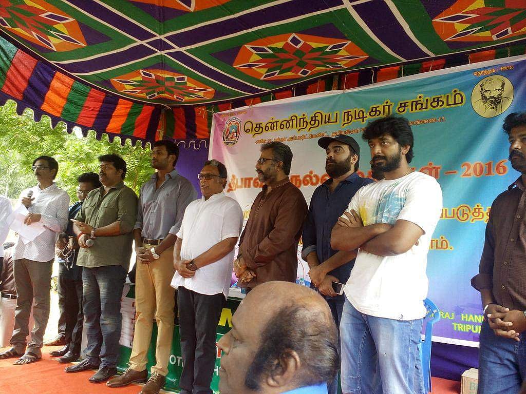 കേരളത്തിന് സഹായഹസ്തവുമായി നടികര്സംഘം ; മുഖ്യമന്ത്രിയുടെ ദുരിതാശ്വാസ ഫണ്ടിലേക്ക് അഞ്ചു ലക്ഷം നൽകും