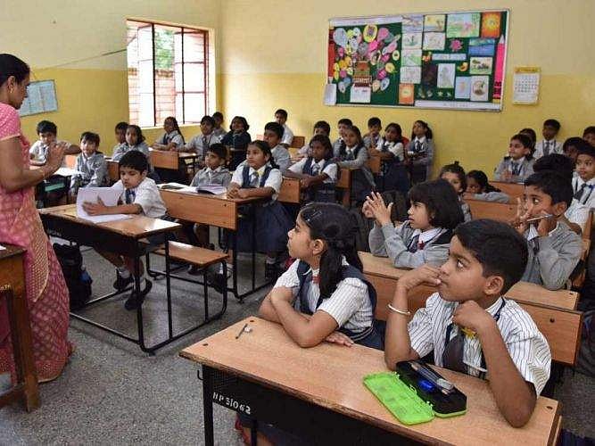 ആറാംക്ലാസുകാരന്റെ മോതിരവിരല്‍ നഷ്ടമായി; സ്‌കൂളിന് മുന്നില്‍ സമരവുമായി രക്ഷിതാക്കള്‍