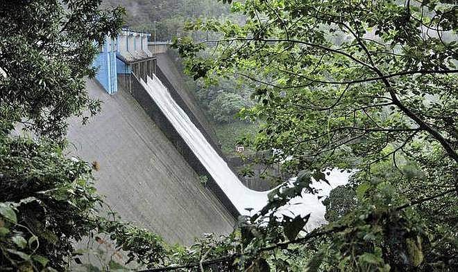 ഇടമലയാറില് ജലനിരപ്പ് സംഭരണശേഷി കടന്നു; പെരിയാറിന്റെ തീരത്ത് അതീവ ജാഗ്രത