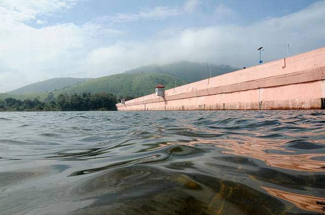 മുല്ലപ്പെരിയാറില്‍ ആശങ്ക ; ജലനിരപ്പ് 142 അടിയിലെത്തുന്ന സാഹചര്യം അനുവദിക്കാനാവില്ലെന്ന് കേരളം,  പിണറായി തമിഴ്‌നാട് മുഖ്യമന്ത്രിയെ വിളിക്കും