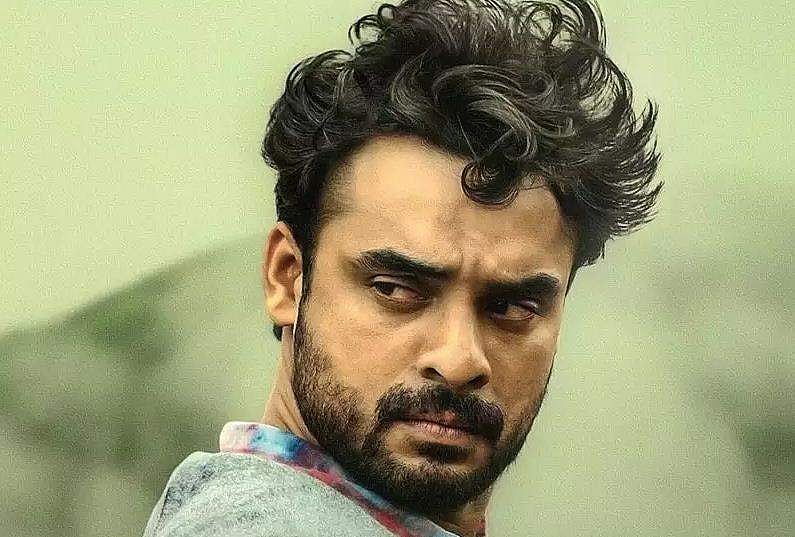 'നിങ്ങളെപ്പോലുള്ള ആളുകള്‍ ഉള്ളതുകൊണ്ടാണ് ഇതെല്ലാം കൊട്ടിഘോഷിക്കേണ്ടി വരുന്നത്'; വിമര്‍ശകന്റെ വായടപ്പിച്ച് ടൊവിനോ